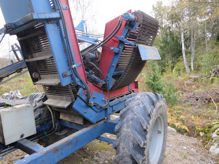 3895 Asa-Lift carrot harvester 1 row with bunker T-120B