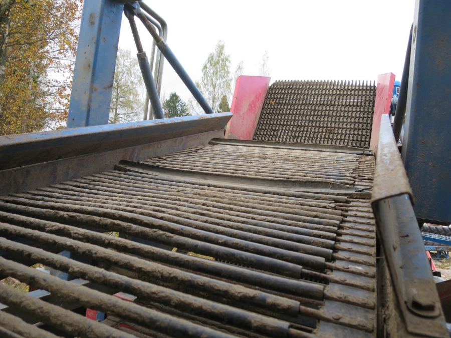 3895 Asa-Lift carrot harvester 1 row with bunker T-120B