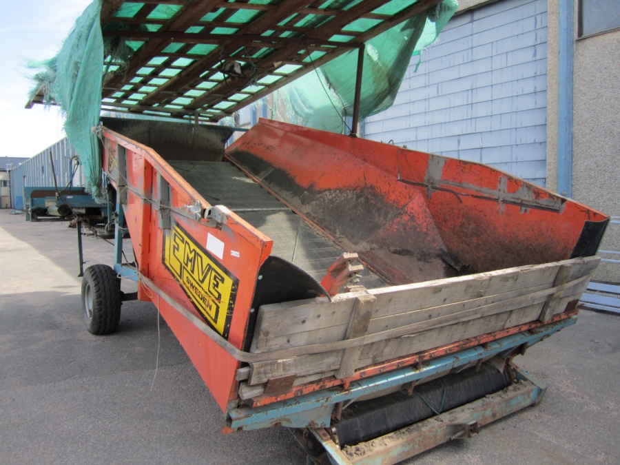 3904 EMVE receiving hopper with screen grader