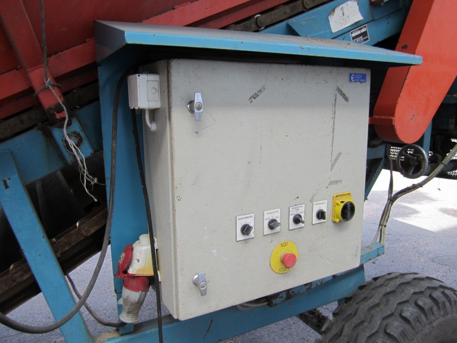 3904 EMVE receiving hopper with screen grader