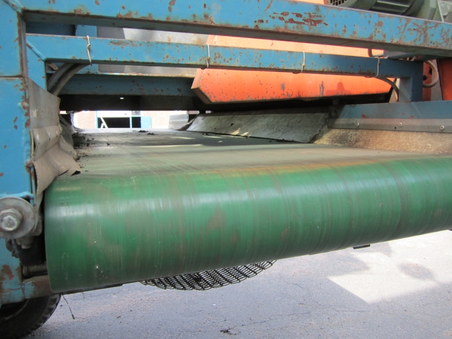 3904 EMVE receiving hopper with screen grader