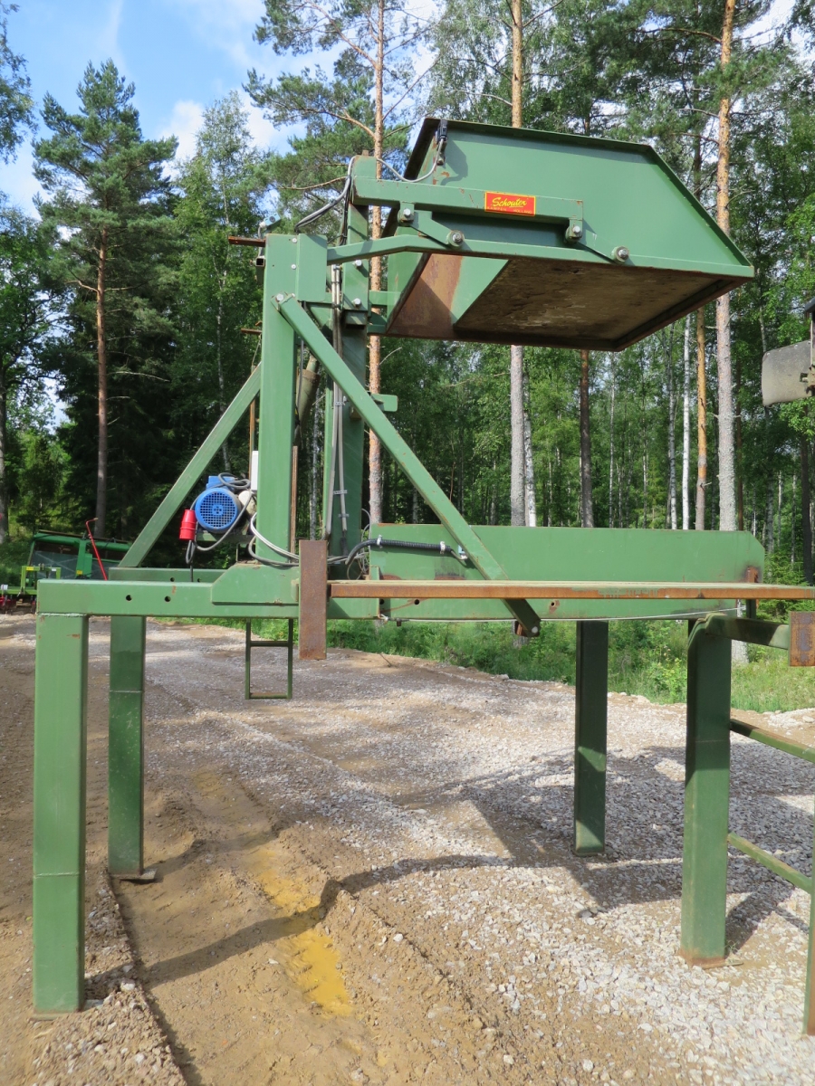 3914 Schouten box turner with conveyor