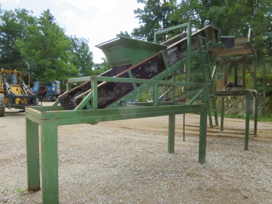 3914 Schouten box turner with conveyor