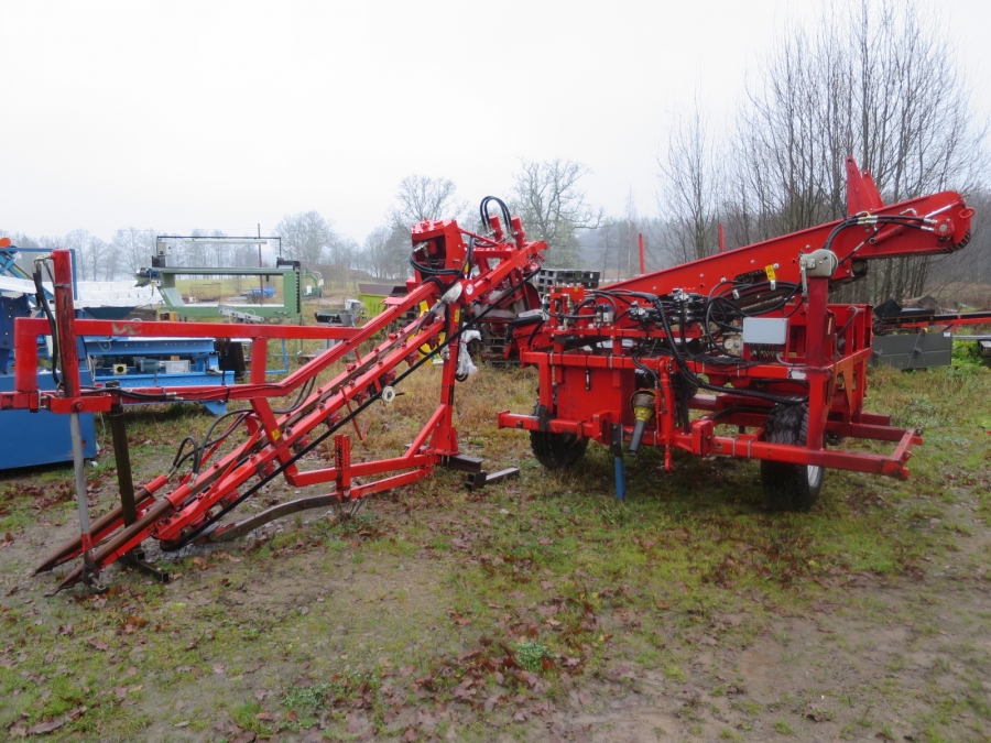 3920 Dewulf P3CC carrot harvester with auto box system