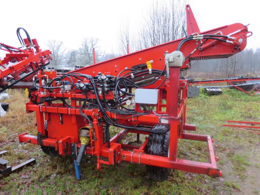 3920 Dewulf P3CC carrot harvester with auto box system
