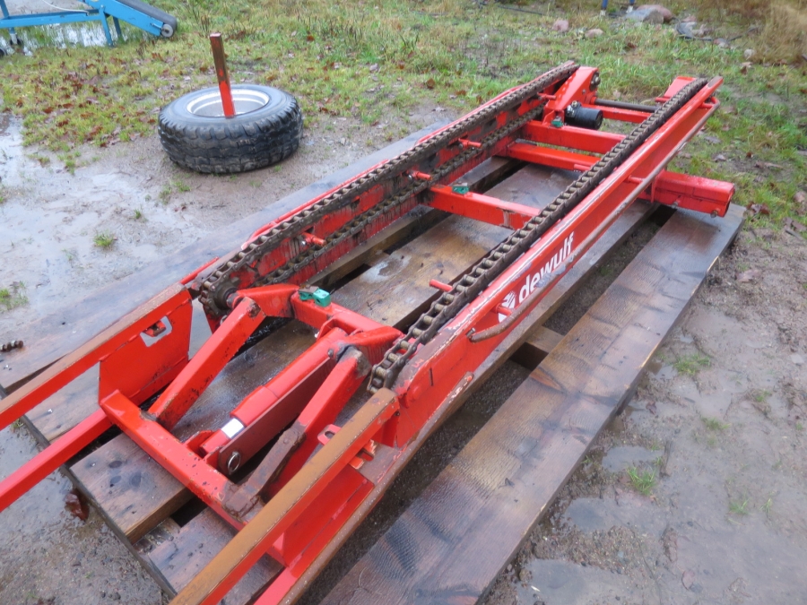 3920 Dewulf P3CC carrot harvester with auto box system