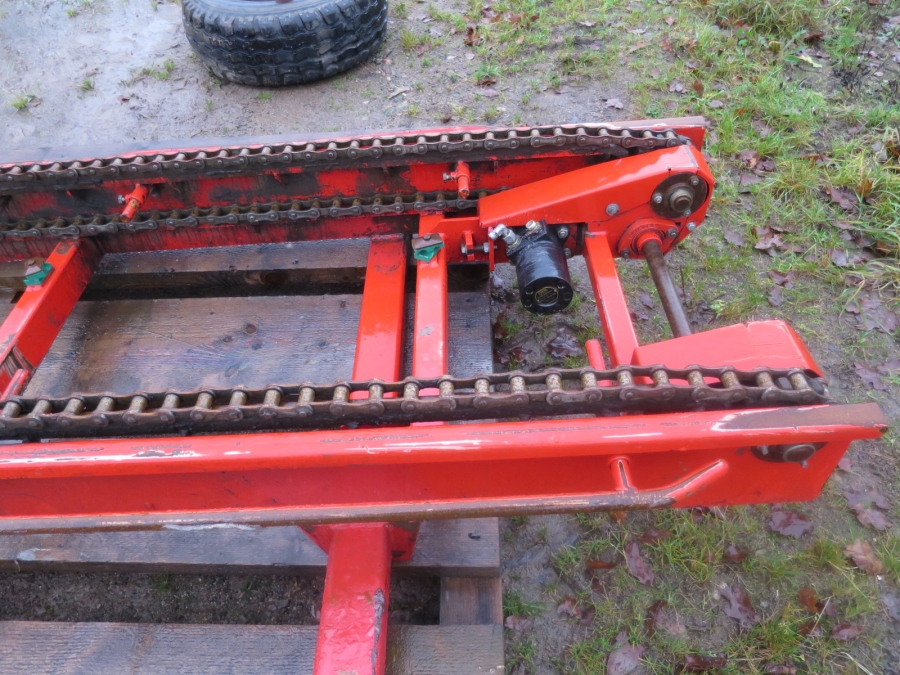 3920 Dewulf P3CC carrot harvester with auto box system
