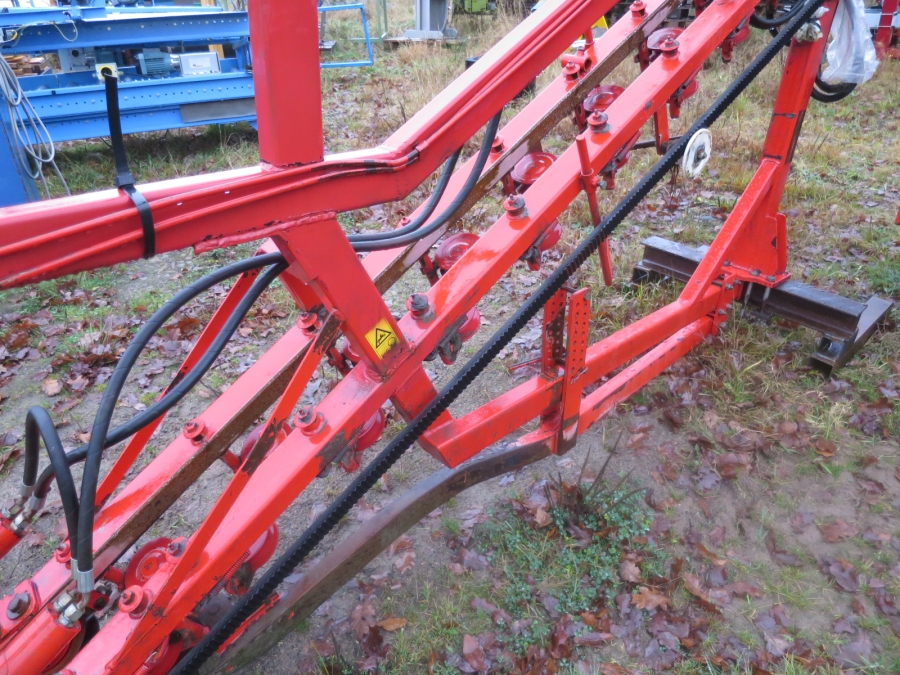 3920 Dewulf P3CC carrot harvester with auto box system