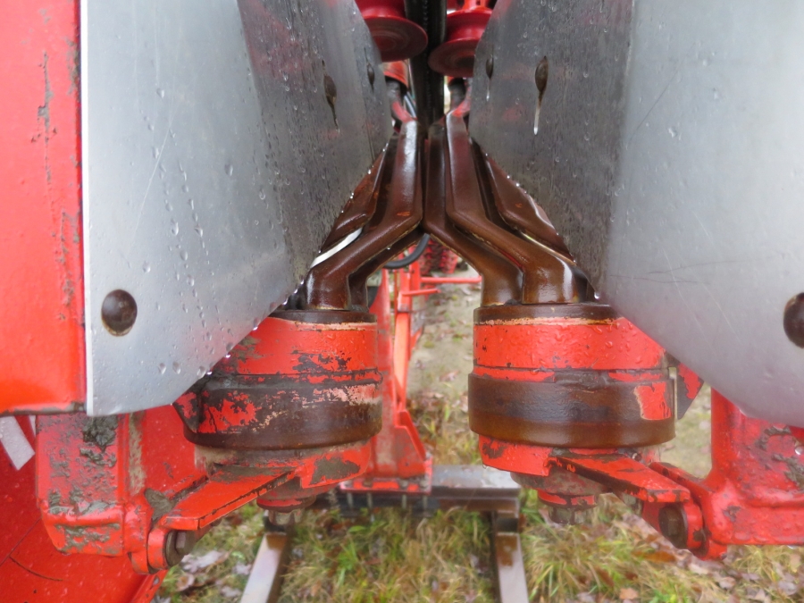 3920 Dewulf P3CC carrot harvester with auto box system