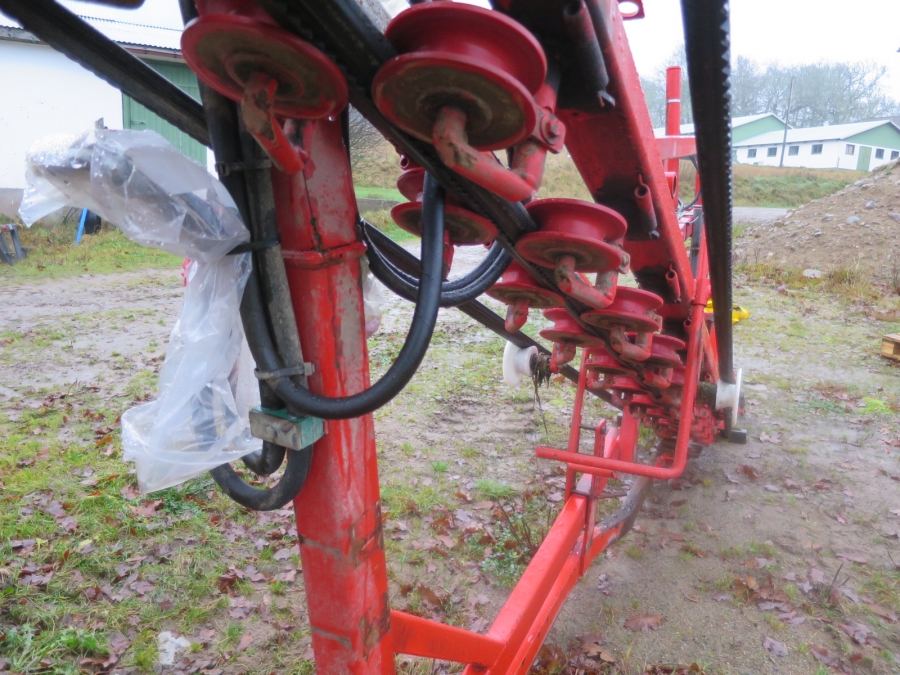 3920 Dewulf P3CC carrot harvester with auto box system