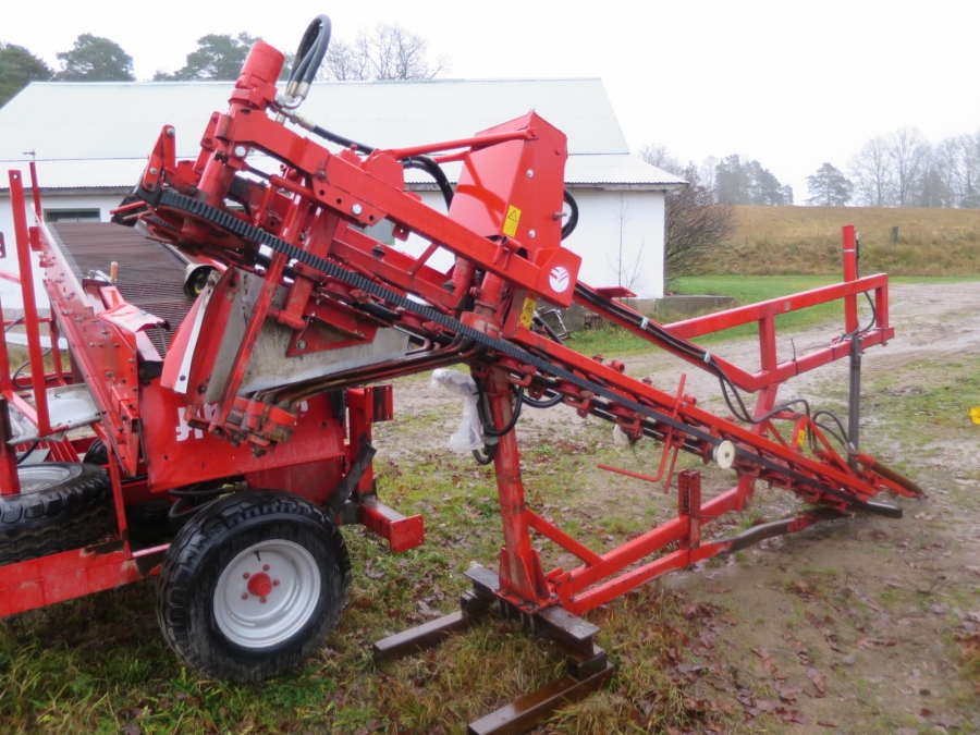 3920 Dewulf P3CC carrot harvester with auto box system