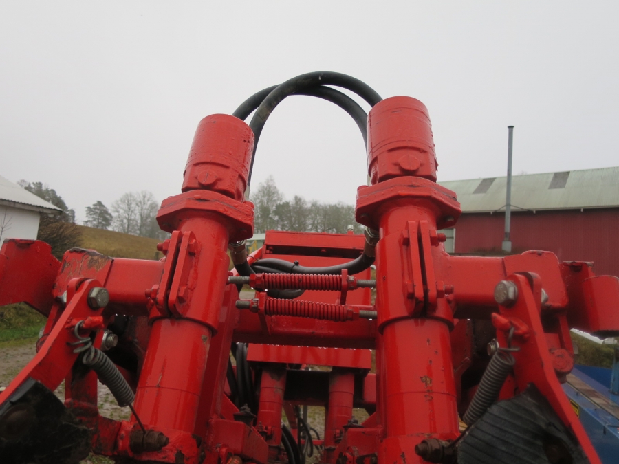 3920 Dewulf P3CC carrot harvester with auto box system