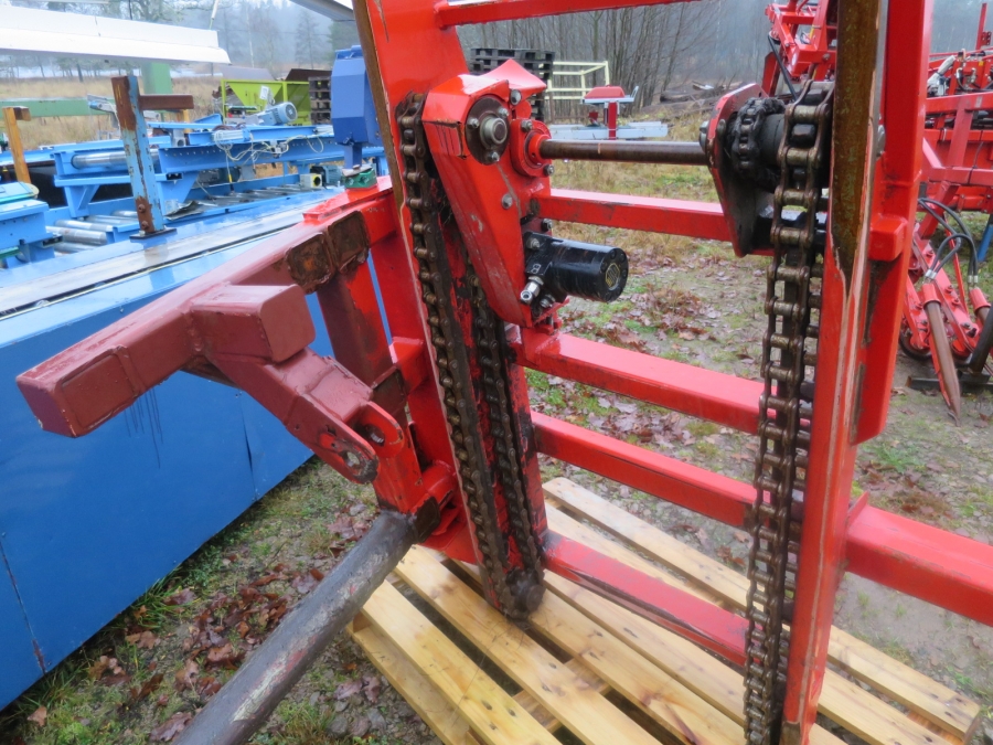 3920 Dewulf P3CC carrot harvester with auto box system