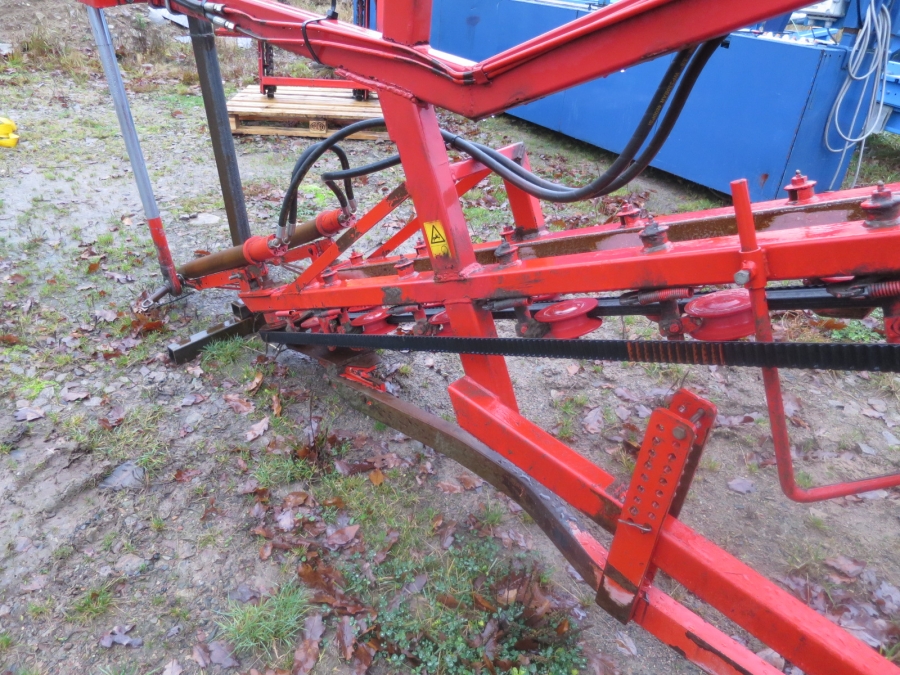 3920 Dewulf P3CC carrot harvester with auto box system
