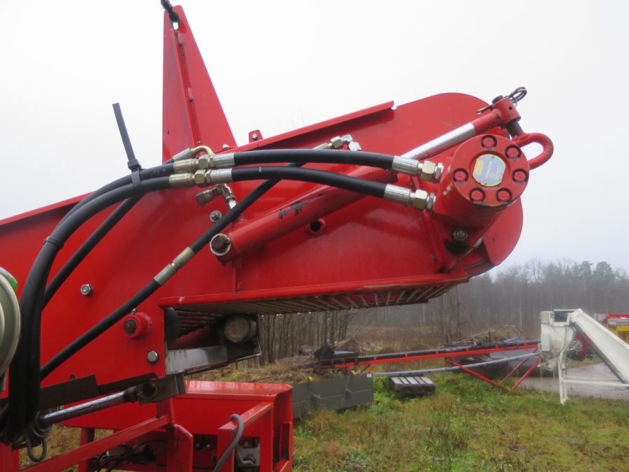 3920 Dewulf P3CC carrot harvester with auto box system