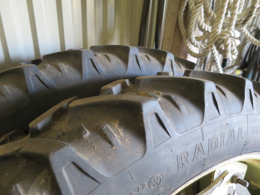 3951 Row crop tires 9,5x44 bolt circle 205 mm c/c