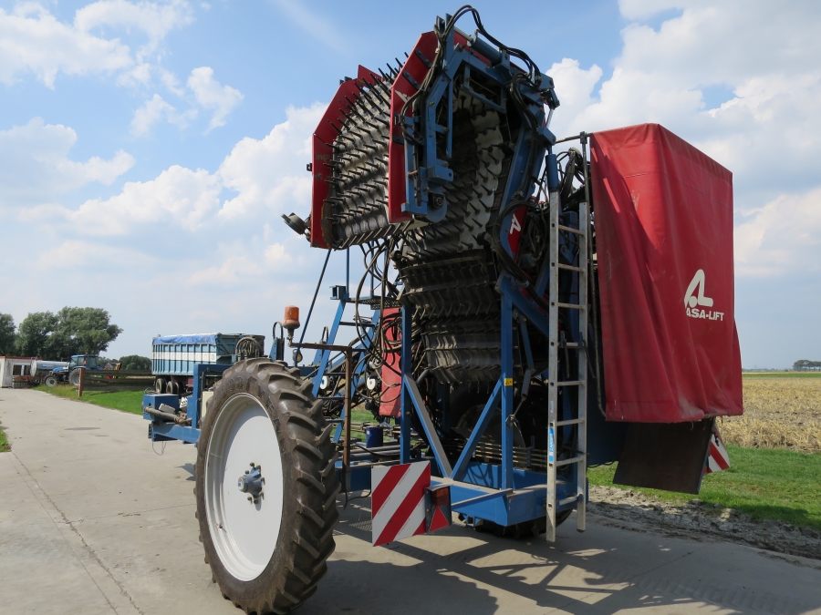 3967 Asa-Lift T255 2 row carrot harvester with elevato