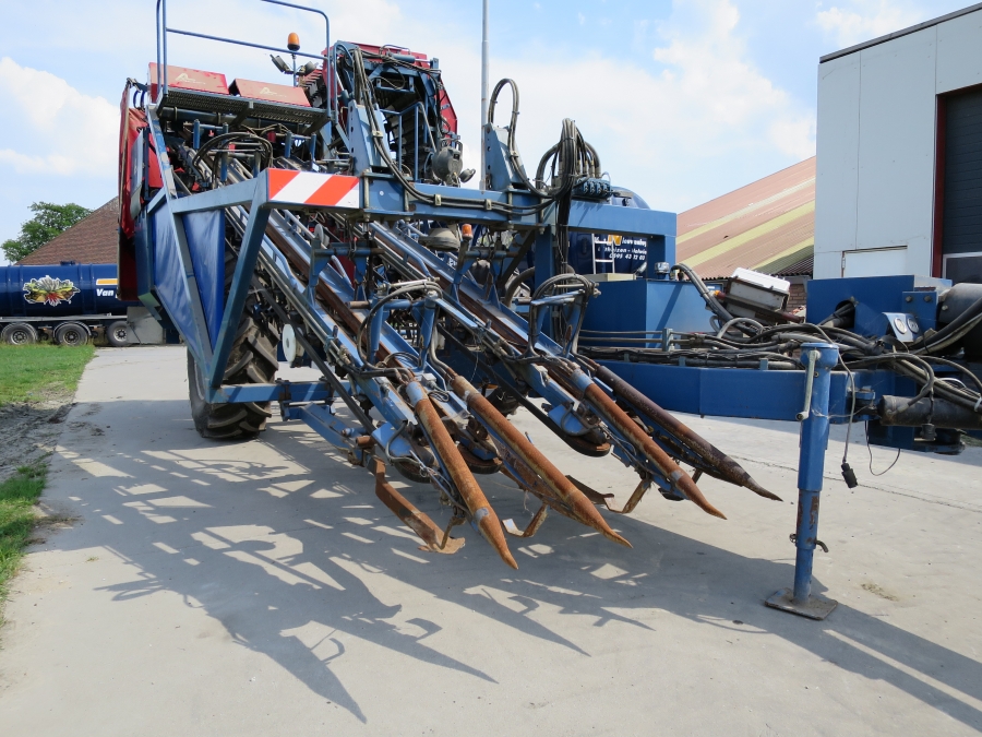 3967 Asa-Lift T255 2 row carrot harvester with elevato