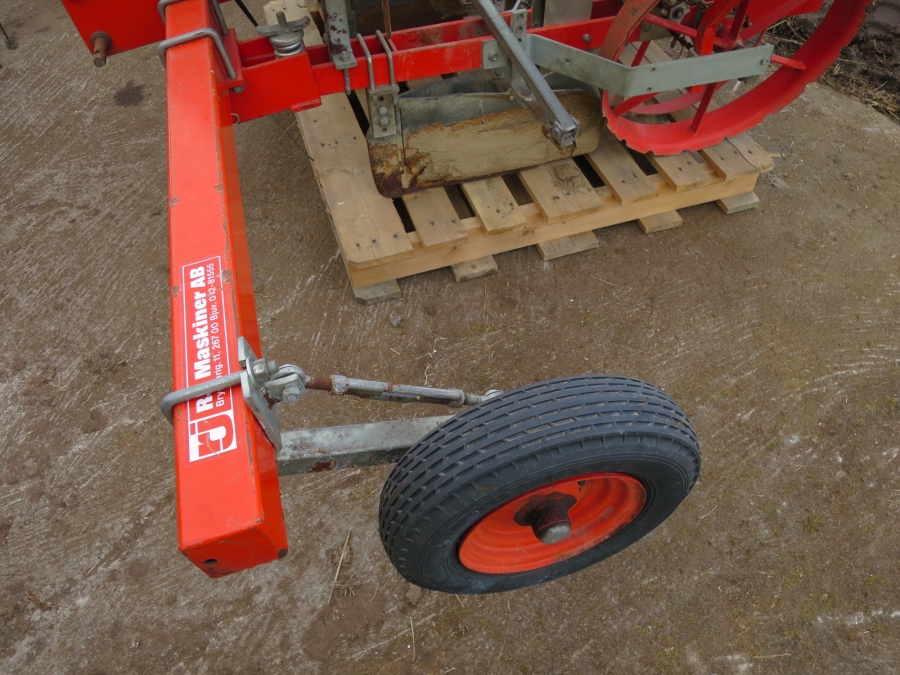 3998 Checchi & Magli FOX 3 row planting machine