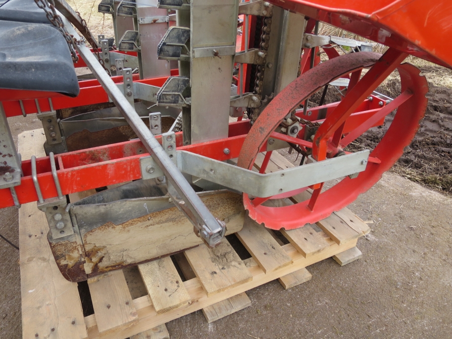 3998 Checchi & Magli FOX 3 row planting machine