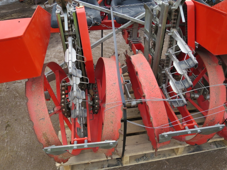 3998 Checchi & Magli FOX 3 row planting machine