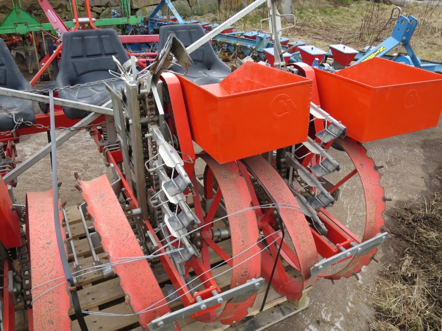 3998 Checchi & Magli FOX 3 row planting machine