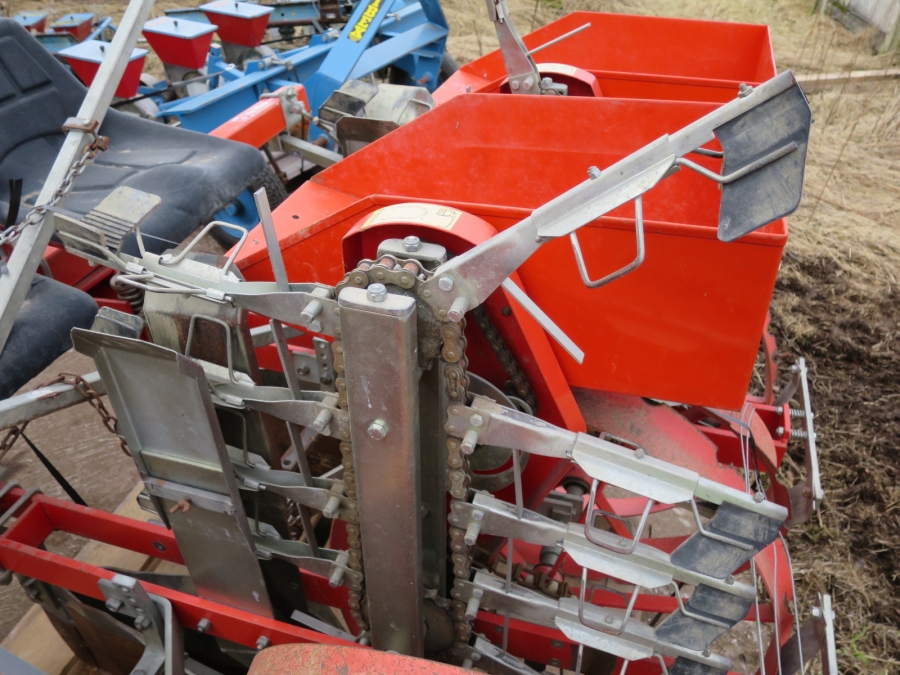 3998 Checchi & Magli FOX 3 row planting machine