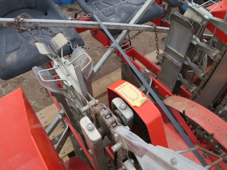 3998 Checchi & Magli FOX 3 row planting machine