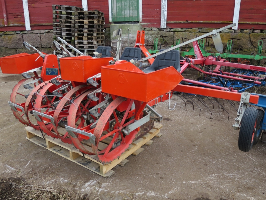 3998 Checchi & Magli FOX 3 row planting machine