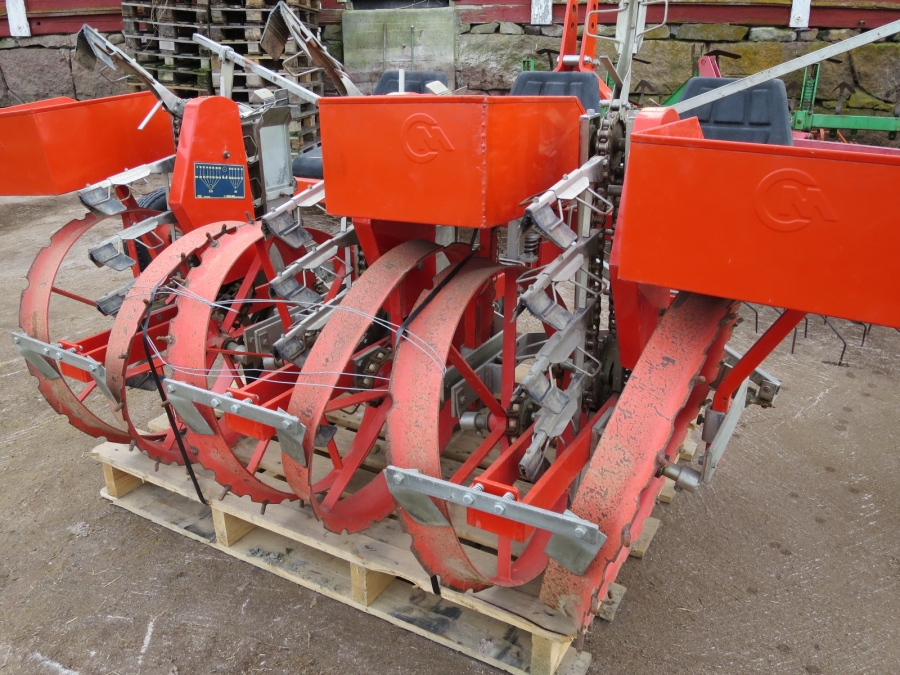 3998 Checchi & Magli FOX 3 row planting machine
