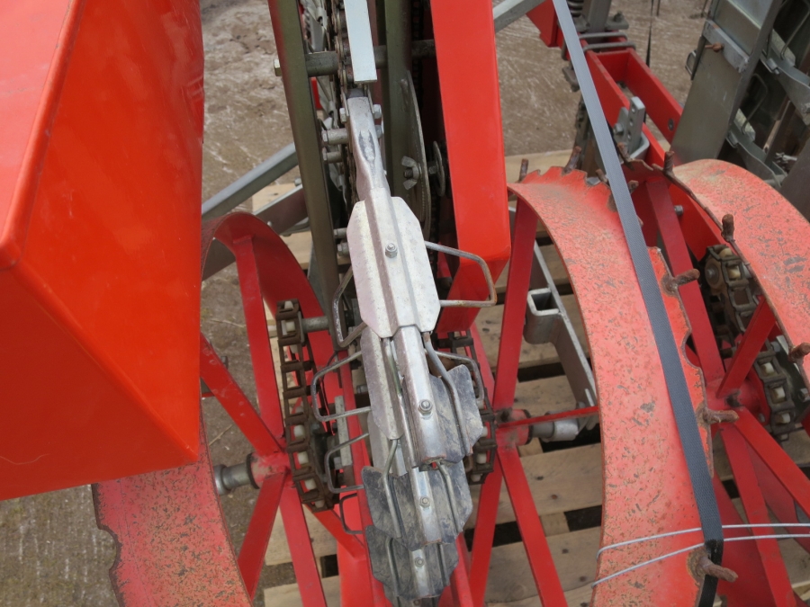 3998 Checchi & Magli FOX 3 row planting machine