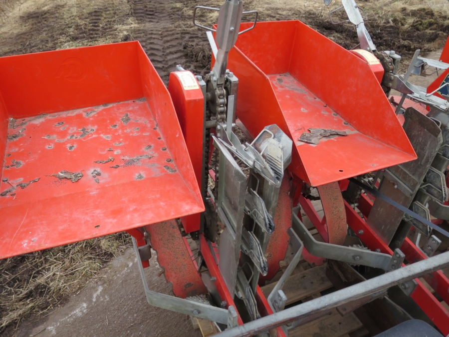 3998 Checchi & Magli FOX 3 row planting machine