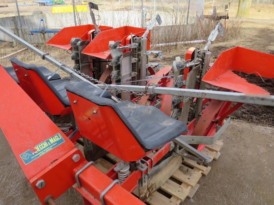 3998 Checchi & Magli FOX 3 row planting machine