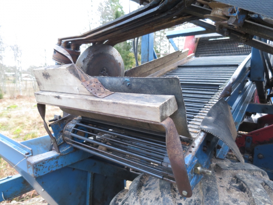 4016 Asa-Lift carrot harvester T-120B 1 row with bunker
