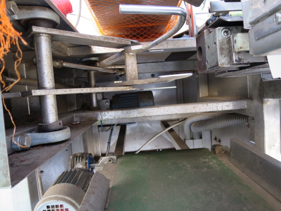 4022 Newtec HC30 net bagger