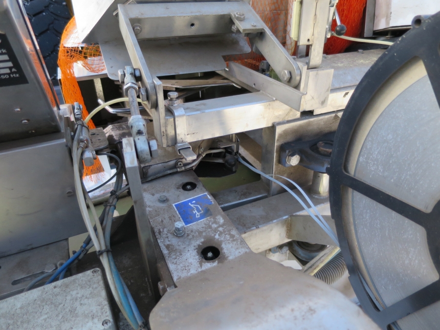 4022 Newtec HC30 net bagger