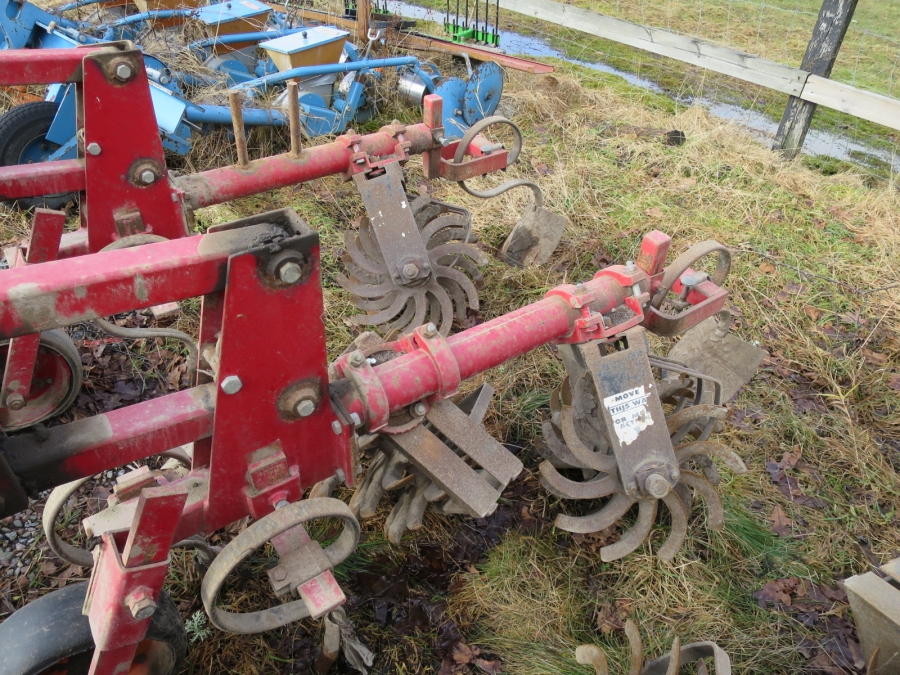4027 Turbokup 4 row potato ridger / weed control