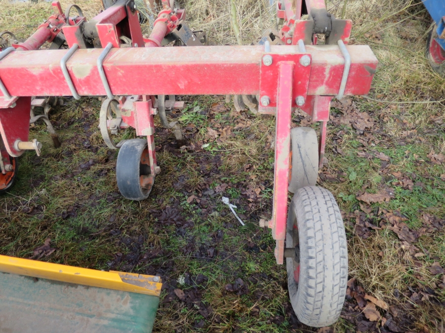 4027 Turbokup 4 row potato ridger / weed control
