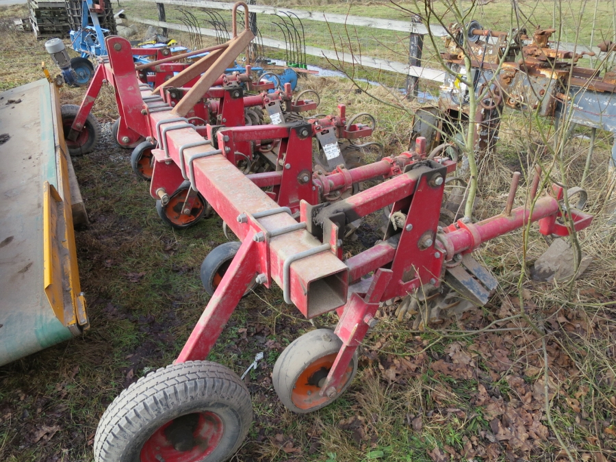 4027 Turbokup 4 row potato ridger / weed control