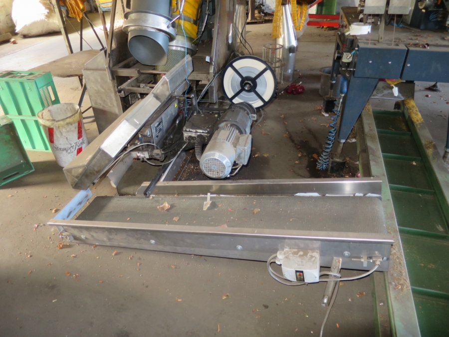 4038 Saclark TK16 net bagger with Newtec printe