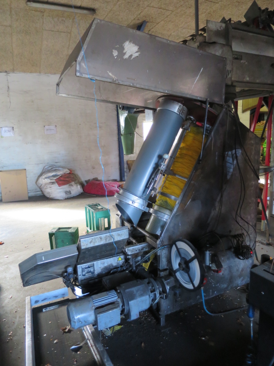 4038 Saclark TK16 net bagger with Newtec printe