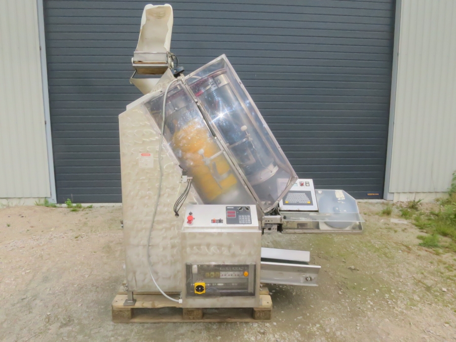 4038 Saclark TK16 net bagger with Newtec printe