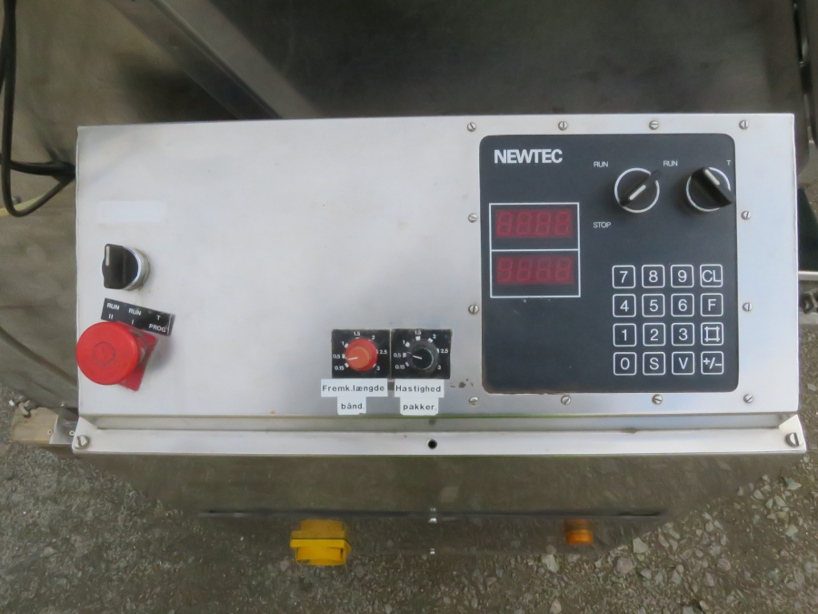 4038 Saclark TK16 net bagger with Newtec printe