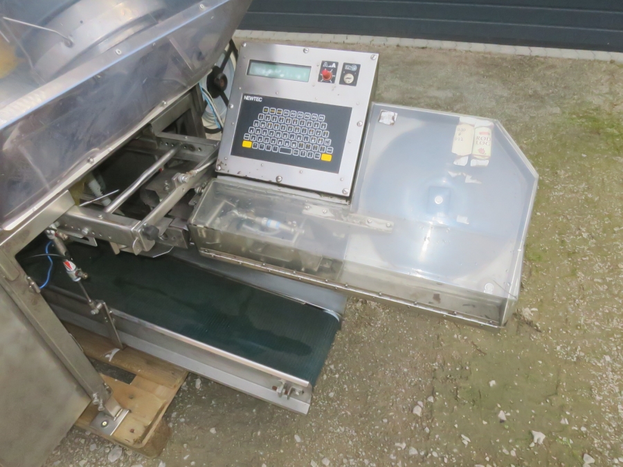 4038 Saclark TK16 net bagger with Newtec printe