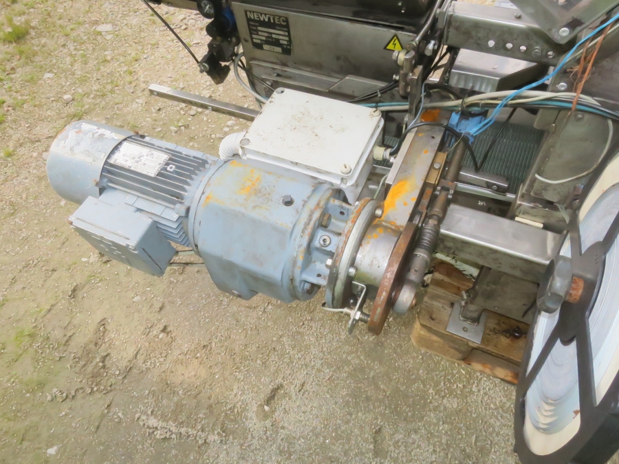 4038 Saclark TK16 net bagger with Newtec printe