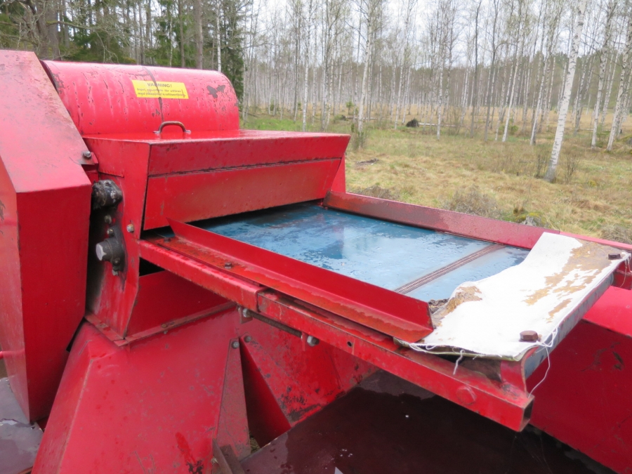 4061 Hage Teknik straw feeder