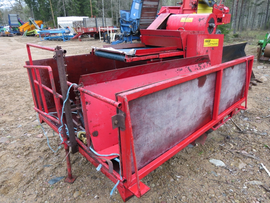4061 Hage Teknik straw feeder