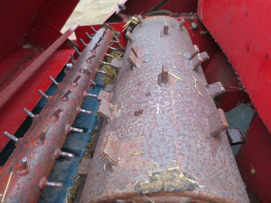 4061 Hage Teknik straw feeder