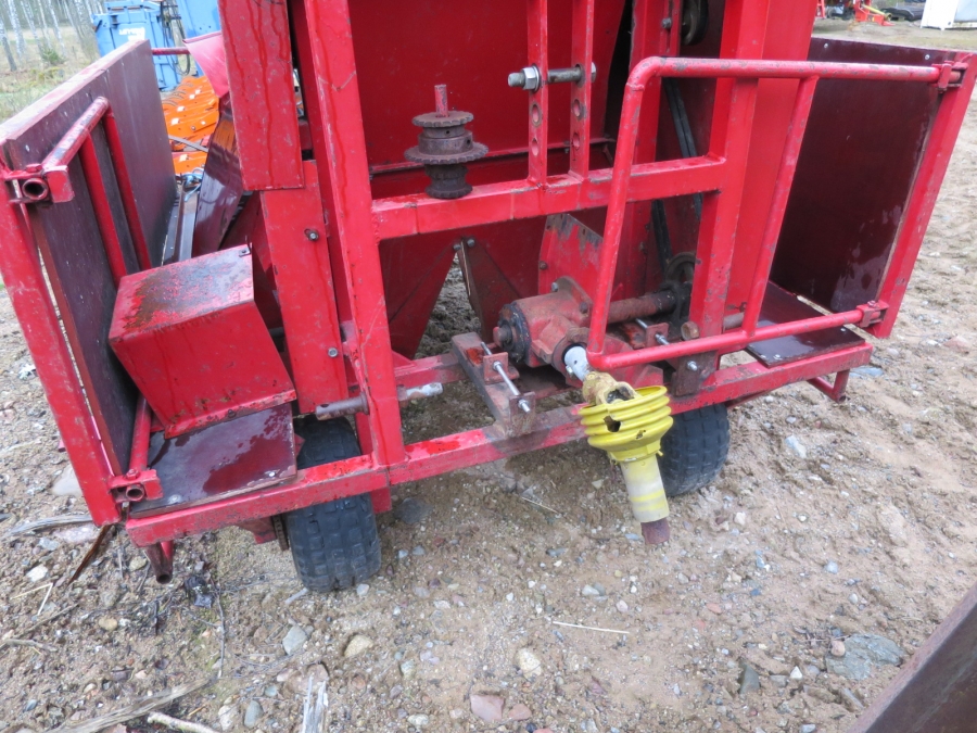4061 Hage Teknik straw feeder