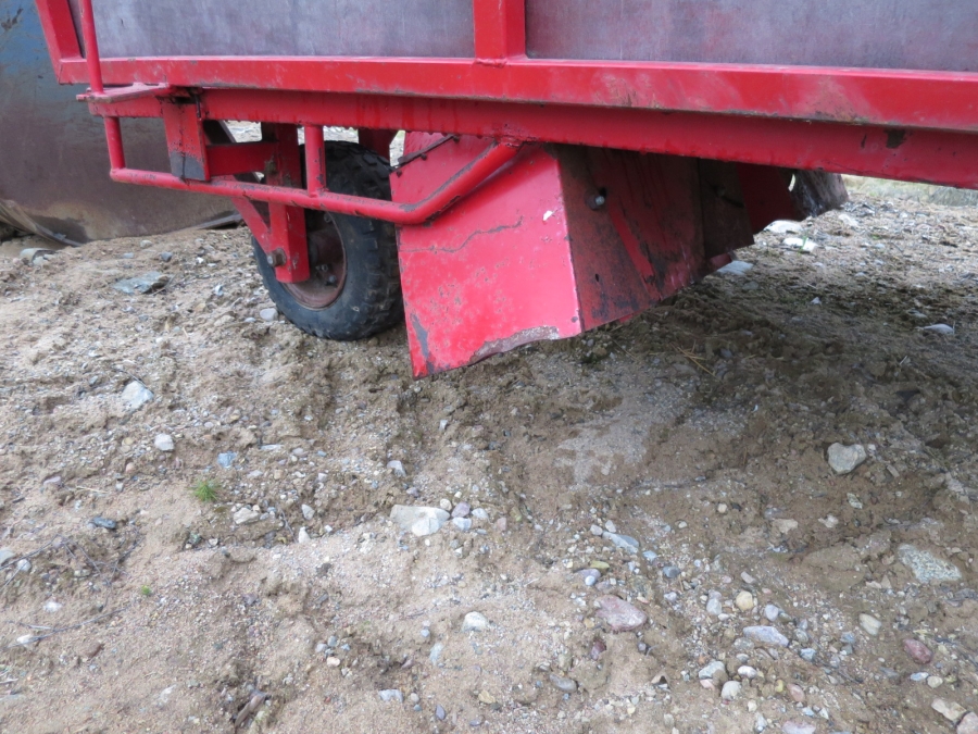 4061 Hage Teknik straw feeder